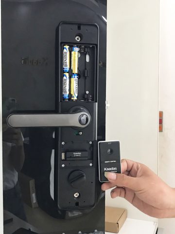 khóa cửa vân tay
