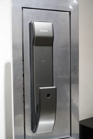 khóa vân tay dành cho cửa sắt