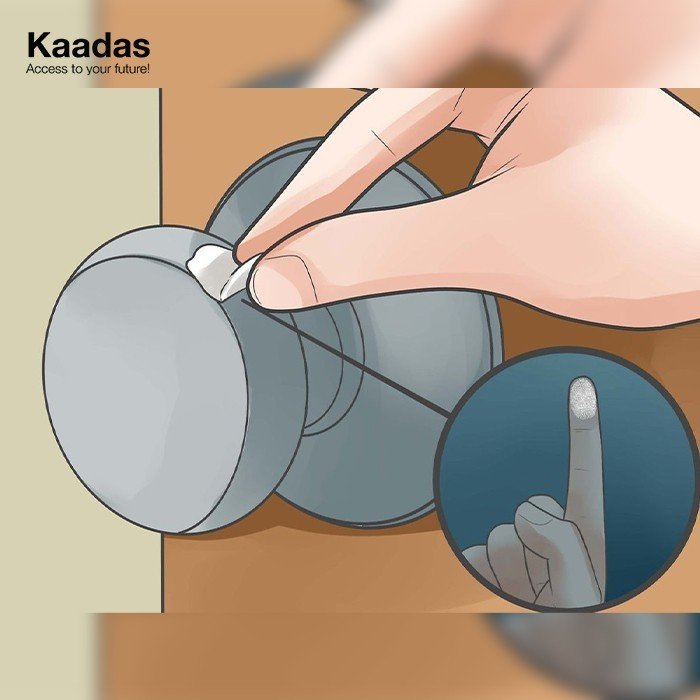 Kẻ gian có thể lấy mẫu vân tay lưu lại trên cửa để sao chép