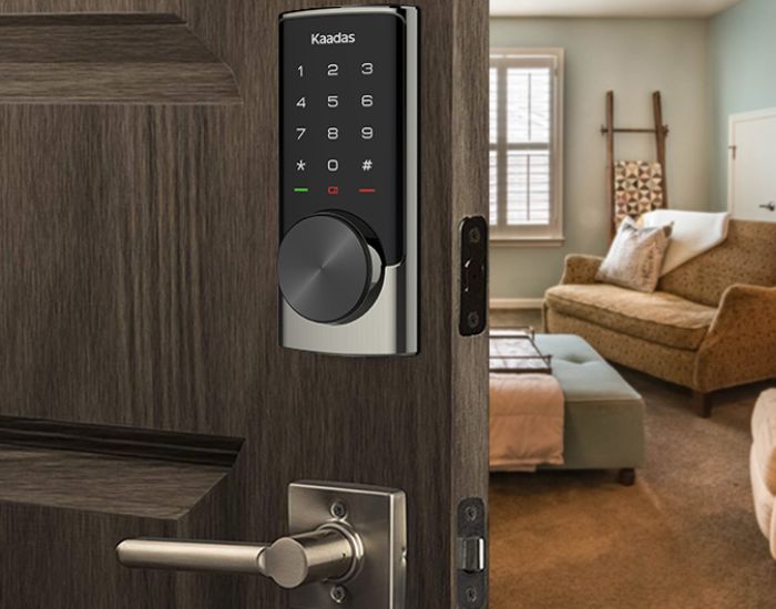 Khóa điện tử sắp hết pin có cảnh báo gì 1