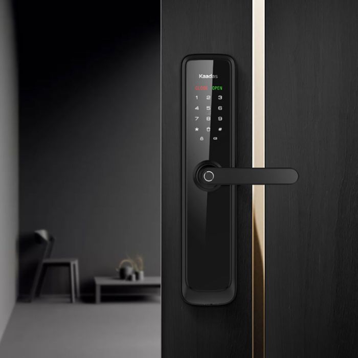 Khóa thẻ từ Kaadas L7 thiết kế tinh tế với đầu đọc vân tay trên tay cầm
