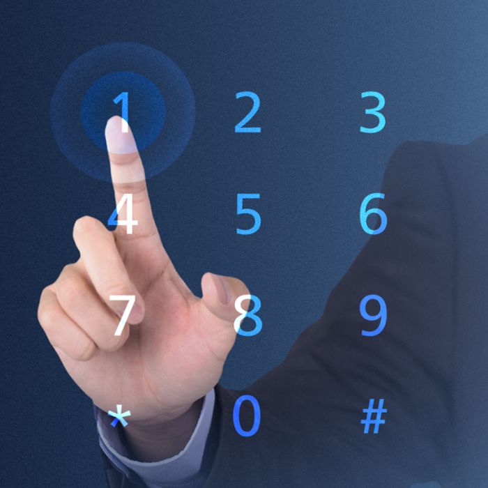 Khóa cửa vân tay hết pin làm sao để mở cửa được 2