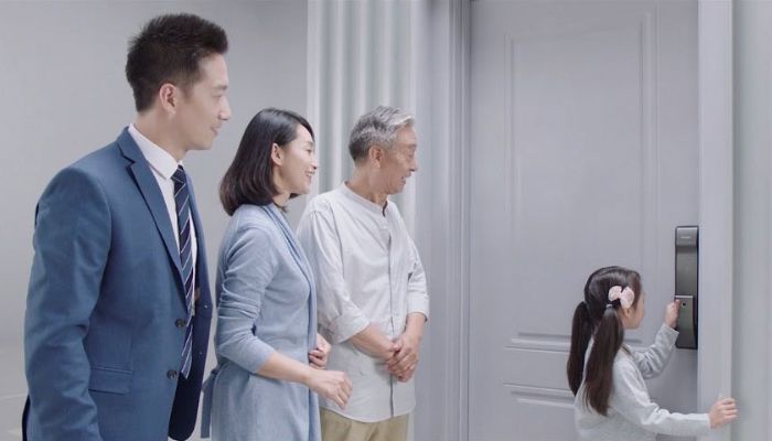 Nhà có trẻ nhỏ nên dùng khóa cửa thông minh nào an toàn 3