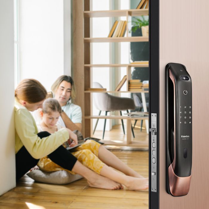 Nhà có trẻ nhỏ nên dùng khóa cửa thông minh nào an toàn 4