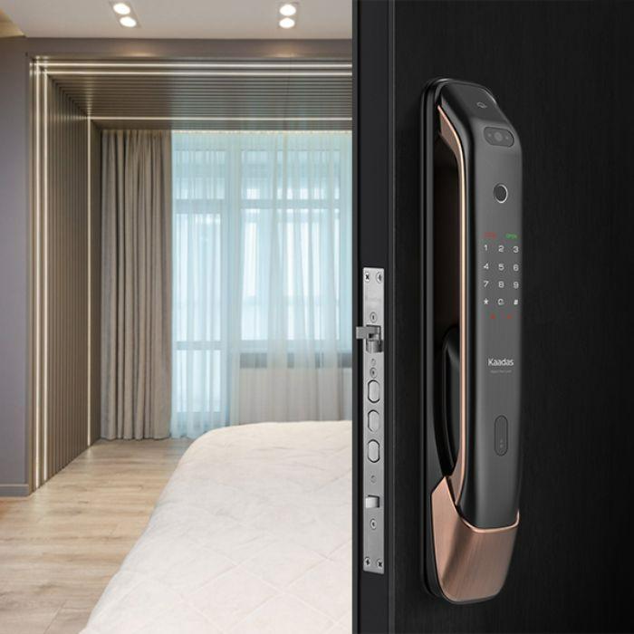 Mẫu khóa cửa Kaadas sang trọng phù hợp phòng ngủ cao cấp