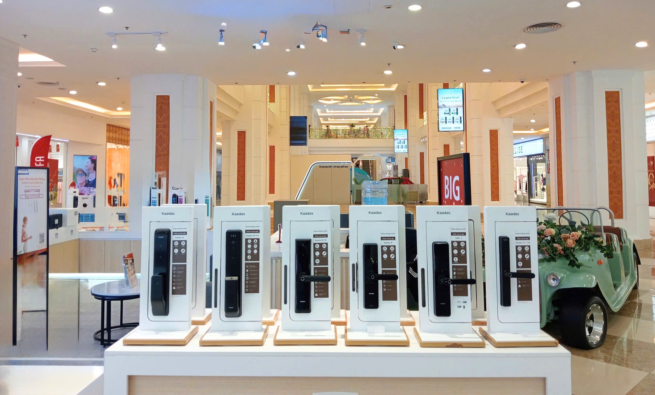 Khóa từ nhận diện khuôn mặt tại TTTM