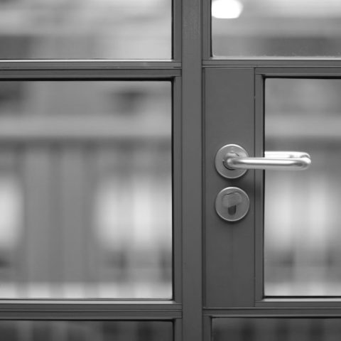 khoá thẻ từ cửa nhôm 2