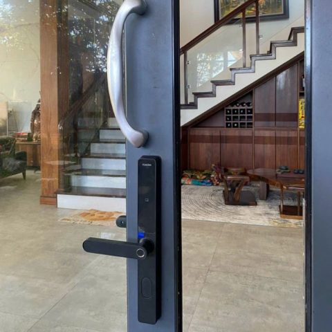 khoá từ cho cửa nhôm xingfa 5