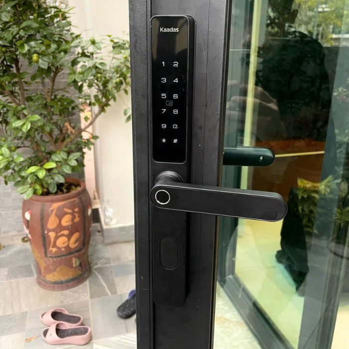 khoá từ cho cửa nhôm xingfa 6