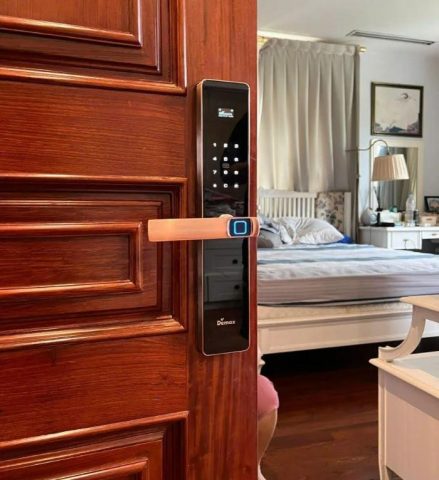 Cửa đã hoàn thiện