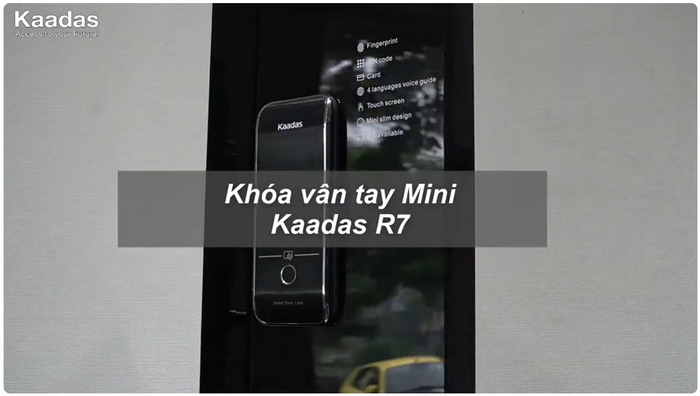 Khóa vân tay phụ trợ Kaadas R7 với thiết kế tối giản như Smartphone trên cửa nhôm hệ.