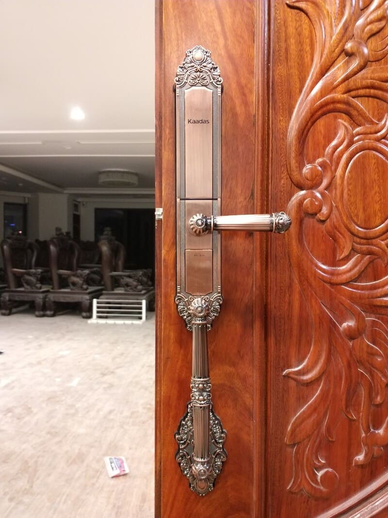 Mẫu khóa cửa thông minh Kaadas 6001 chuyên dụng cho cửa gỗ tự nhiên